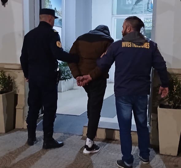Cae en Gualeguaychú el presunto autor del robo al Autoservicio Libertad: recuperan los dólares del comercio