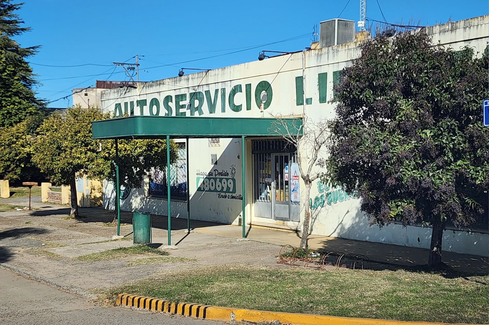 Ingresaron por el techo y robaron la recaudación del Autoservicio Libertad